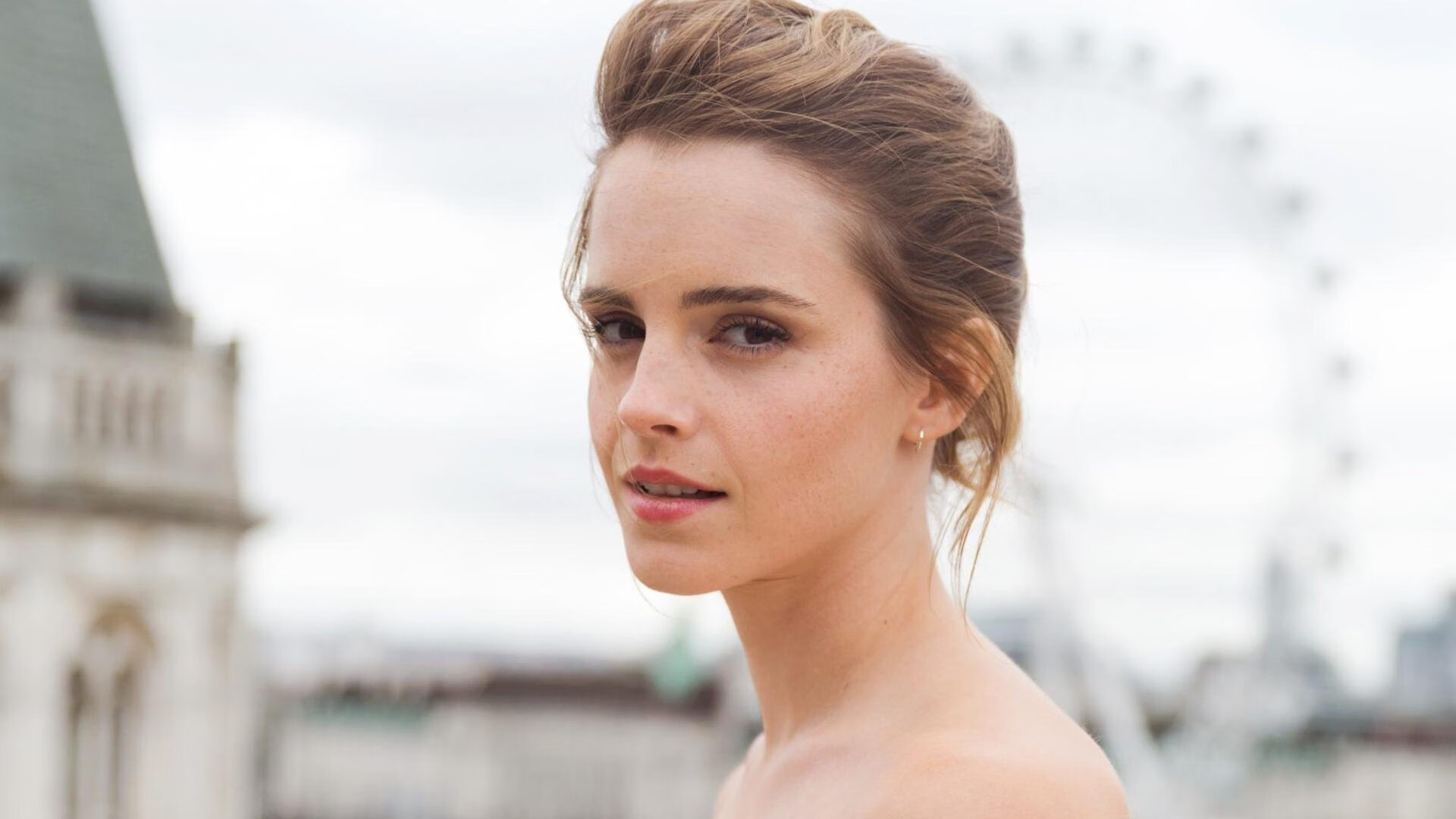 “拳台激战,四川省体育馆见证新拳王诞生!”